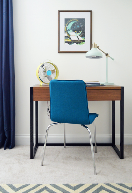 Boys Outer-Space-Bedroom Simple-Writing-Desk