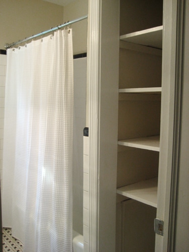  nook (Glidden's Sand White) and painted the door frame and the shelves a 
