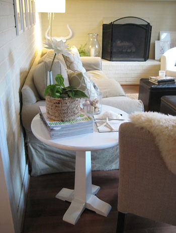 denfamilyroomloivingroomwhitepedestaltable denfamilyroomloivingroomwhitepedestaltable