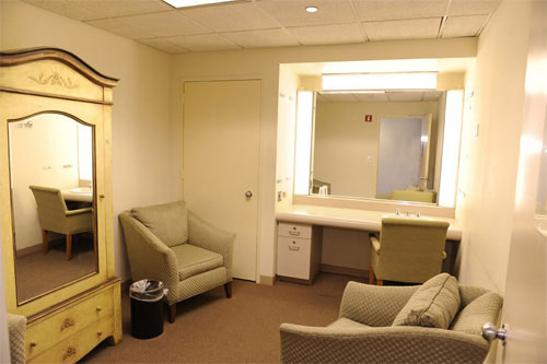 thomfeliciatheviewdressingroombefore