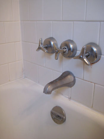 Clean Vintage Bathroom Tiles Caulk, How To Remove Bathroom Fixtures From Tile