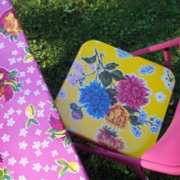 How To Paint And Use Oilcloth On Folding Chairs & A Folding Table