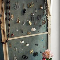 How To Turn A Screen Into A Jewelry Organizer