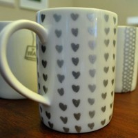 Using A Silver Sharpie To Decorate Mugs