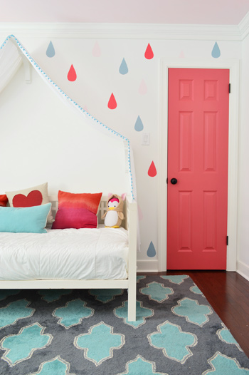 Girls Bedroom With Daybed And Pink Door With Raindrop Mural