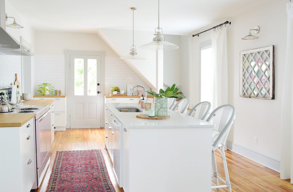 Beach House Kitchen With Pink Stove Vintage Rug