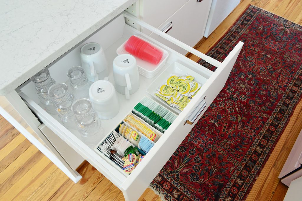 How We Organized The Beach House Kitchen