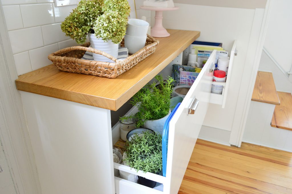 How We Organized The Beach House Kitchen