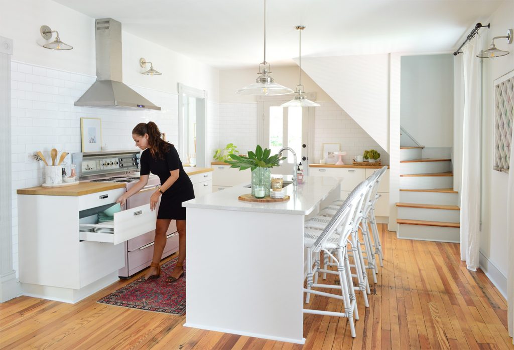 How We Organized The Beach House Kitchen