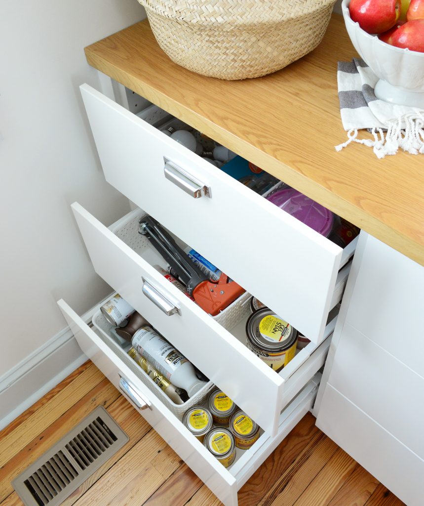 How We Organized The Beach House Kitchen