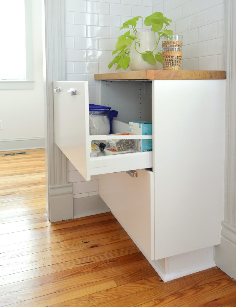 How We Organized The Beach House Kitchen