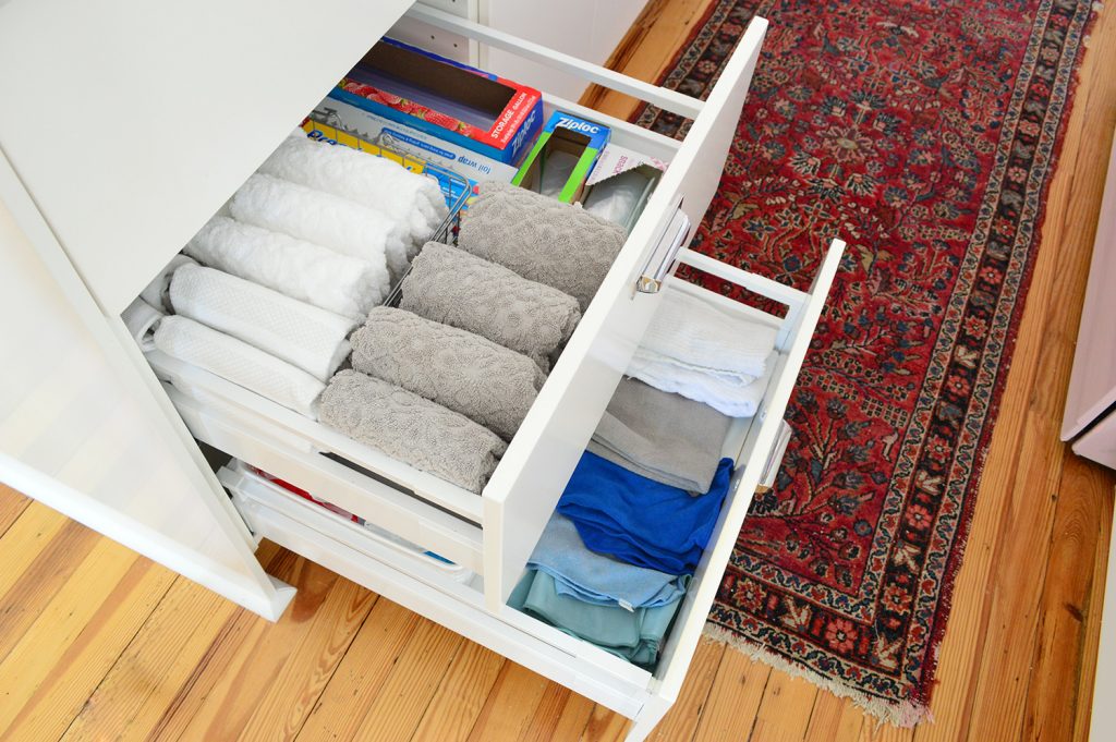 How We Organized The Beach House Kitchen