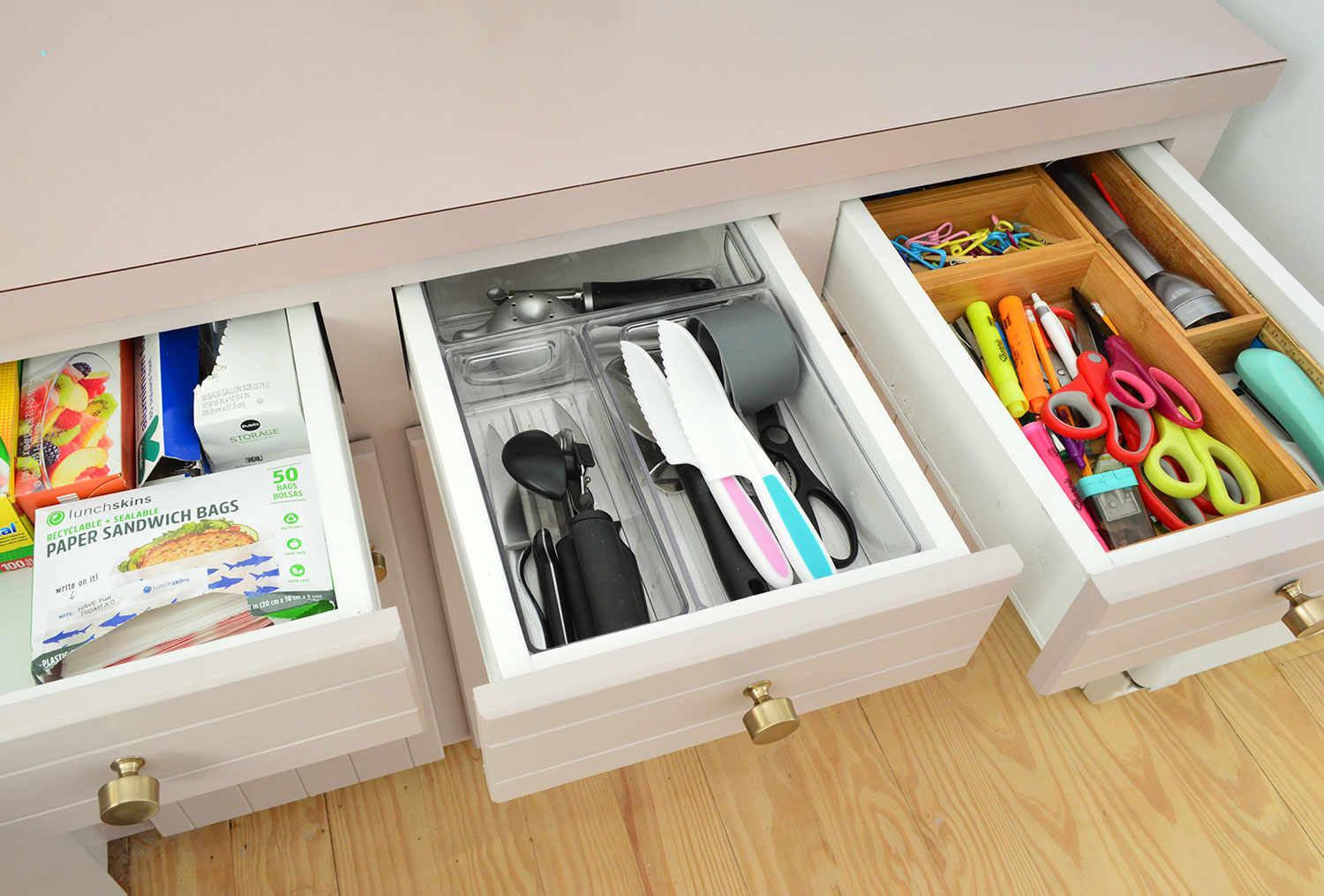 Moved to a new house and my wife organized the tupperware drawer :  r/oddlysatisfying