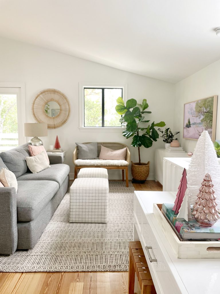 Florida Upstairs Living Room With Geometric Patterned Gray White Rug