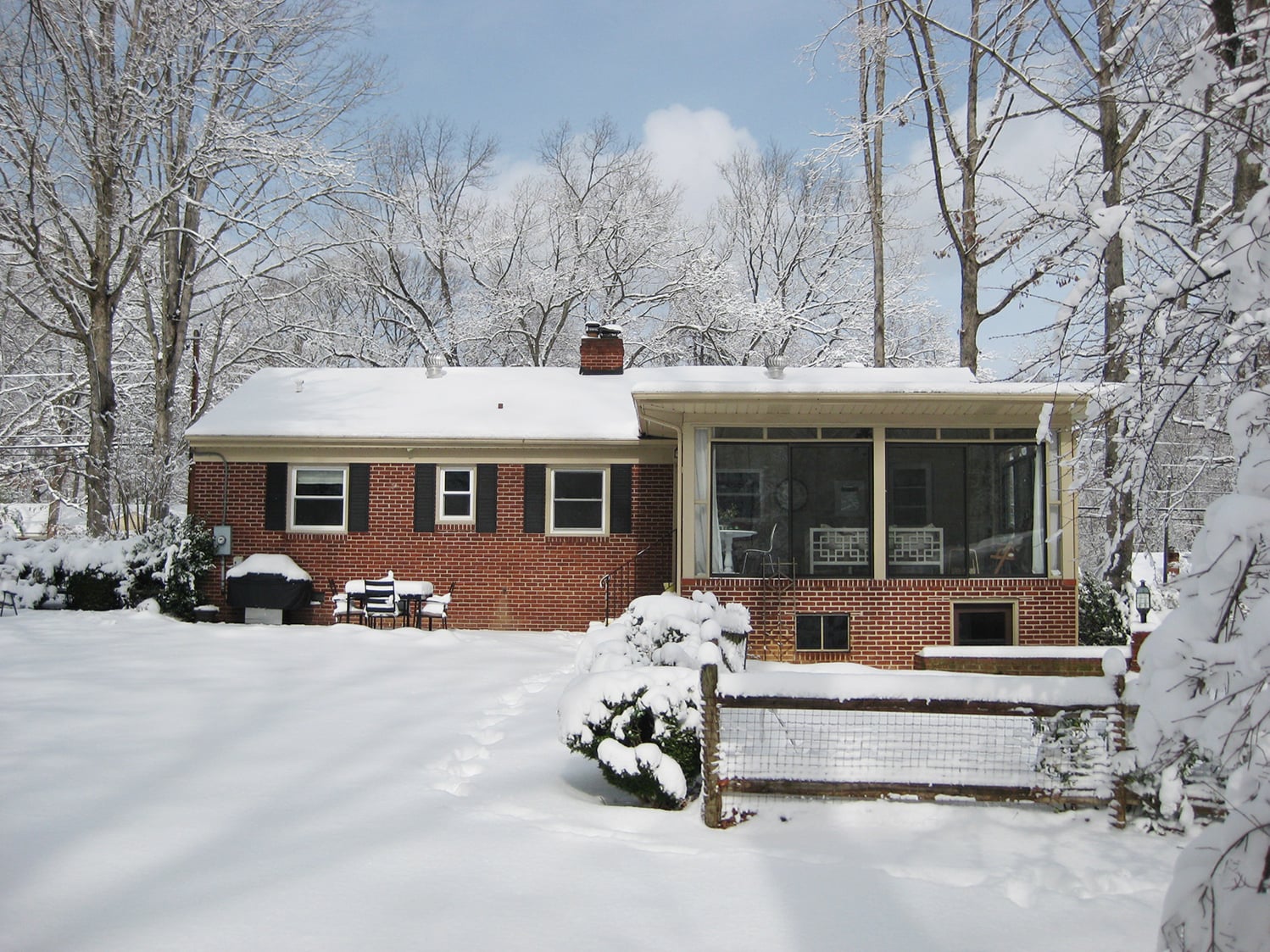 5 Ways To Keep Your Pipes From Freezing Without Heat