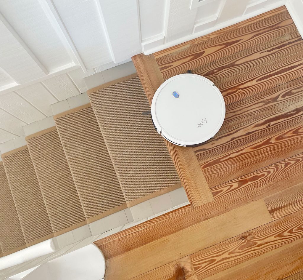 Eufy RoboVac 11S Vacuuming At The Stop Of Stairs Without Falling