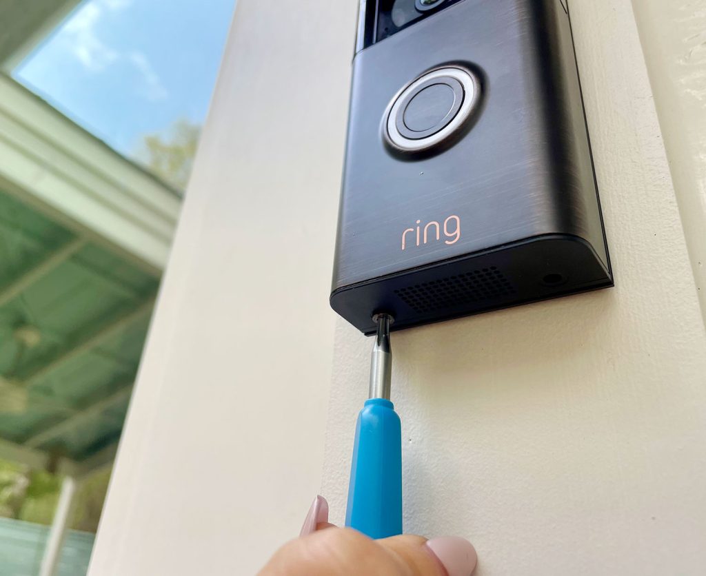 Screwing Ring Doorbell Into Mount With Security Screws