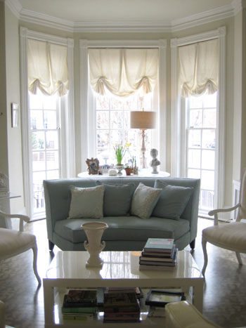 bay-window-dreamy-beachy-decor-soft-muted-colors-neutrals