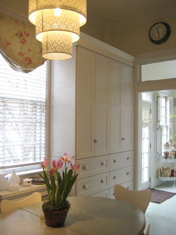 kitchen-chandelier-built-ins1