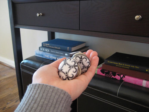 update-a-console-table-with-new-drawer-pulls-hardware