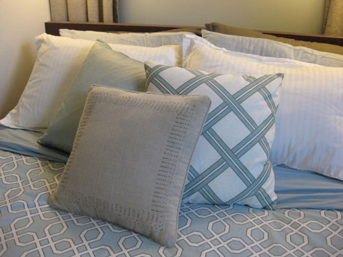 Chic Lattice Blue Pillow Ch