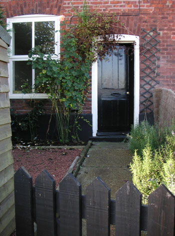 street-view-charming-from-door-english-cottage-garden