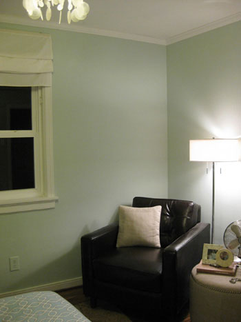 bedroom-before-the-sconce-hanging