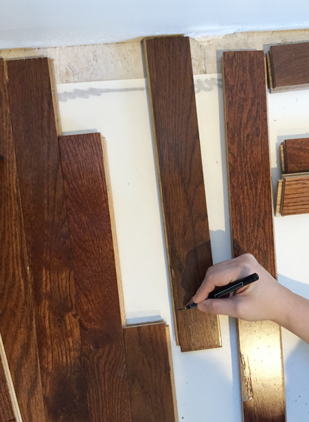 install hardwood flooring marking boards to cut