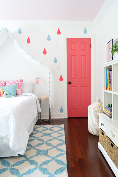 GirlsRoom Blue Rug Pink Closet Door