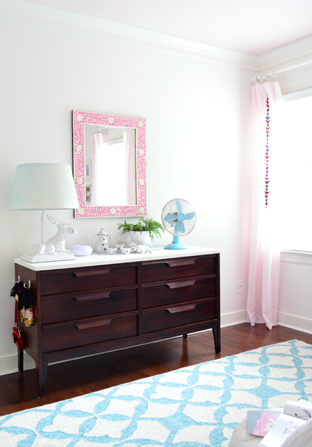 GirlsRoom Dresser Pink Mirror