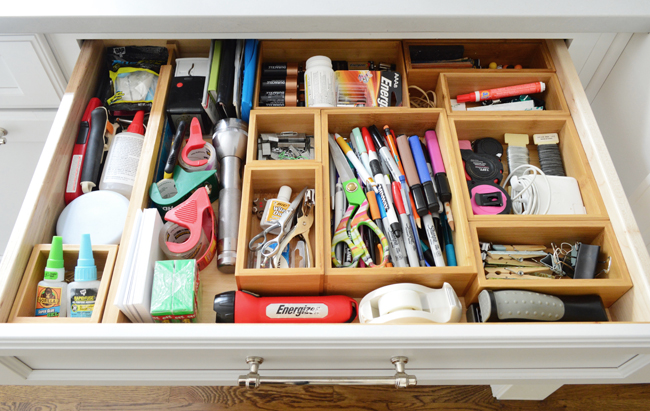kitchen-cabinet-organization-junk-drawer