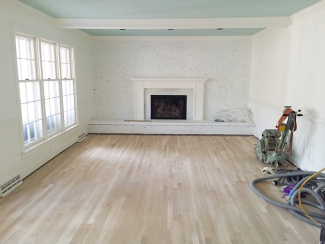 Refinishing Hardwood Floors Living Room All Sanded (Refinando pisos de madeira)