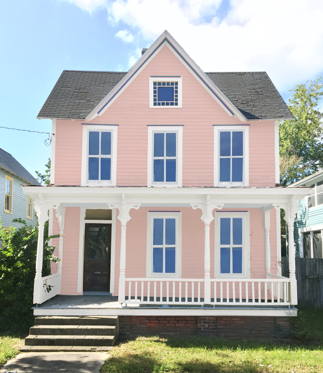 Casa de praia cor de rosa coral