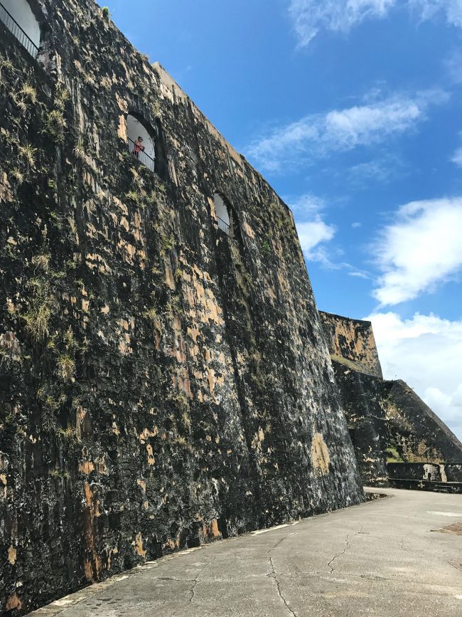 Puerto Rico Castillo Menina olhando pela janela