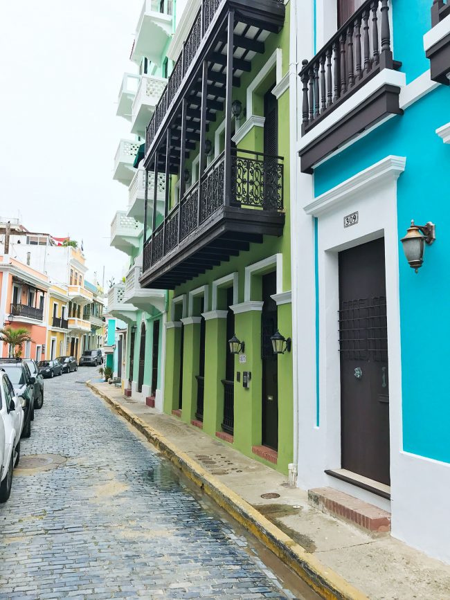 Porto Rico Arco-íris colorido da antiga San Juan