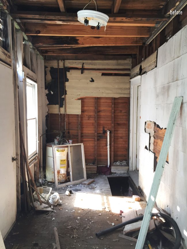 Casa de praia com drywall Mudroom Antes