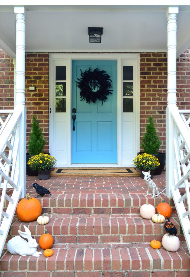 Decoração de Halloween para a varanda da frente Abóboras Múmias de porta azul