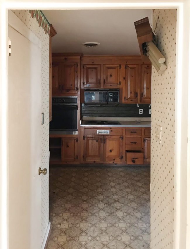 Rental Renovation Kitchen Before Vertical