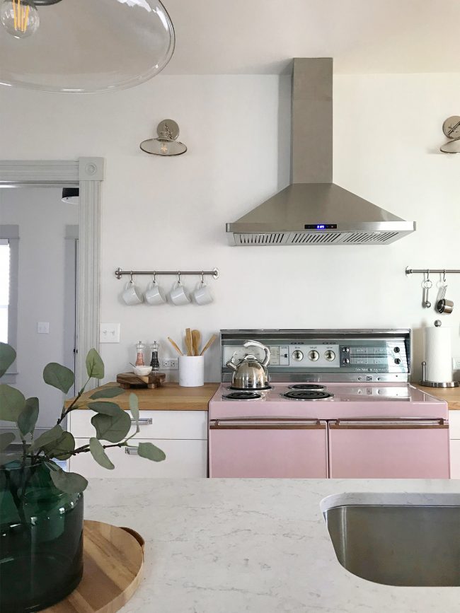 Beach House Dec Kitchen Pink Stove Straight