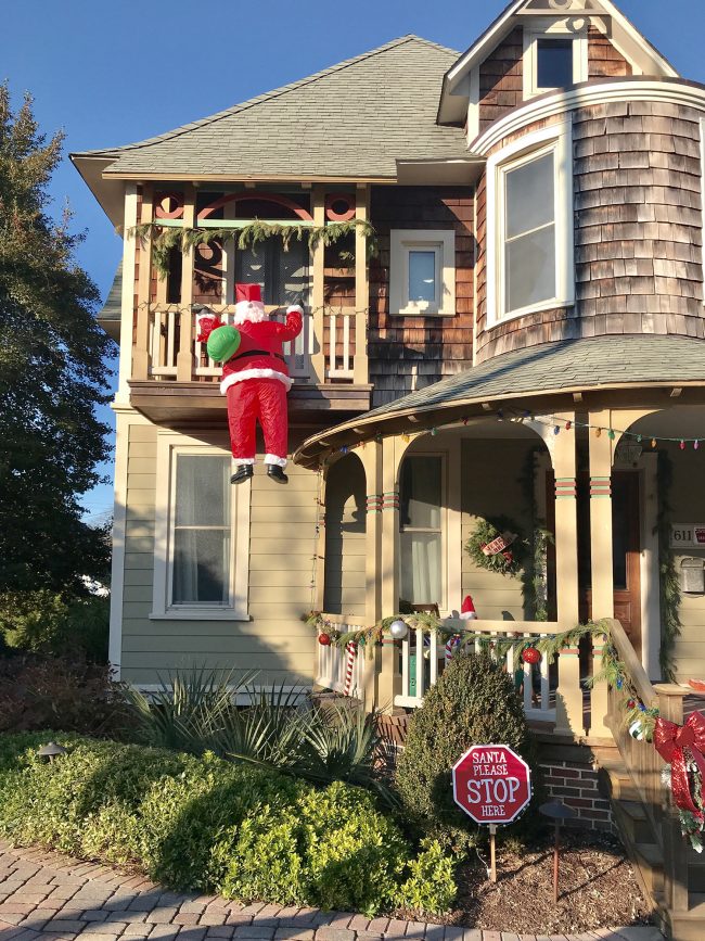 Ep77 Cookie Tour Santa On House