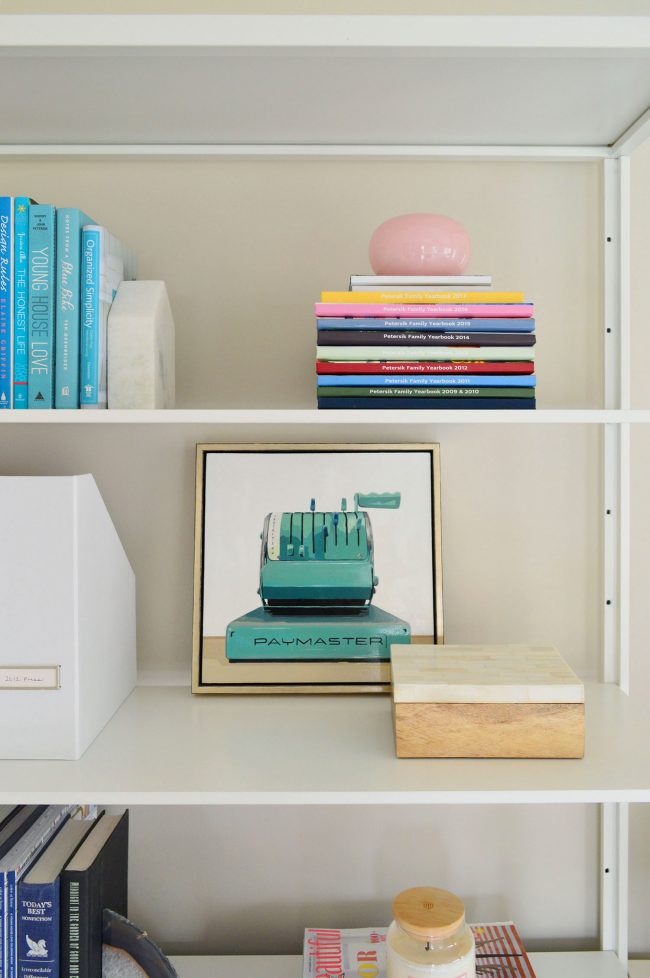 BlurbFamilyYearbookAlbum Shelf CloseColor