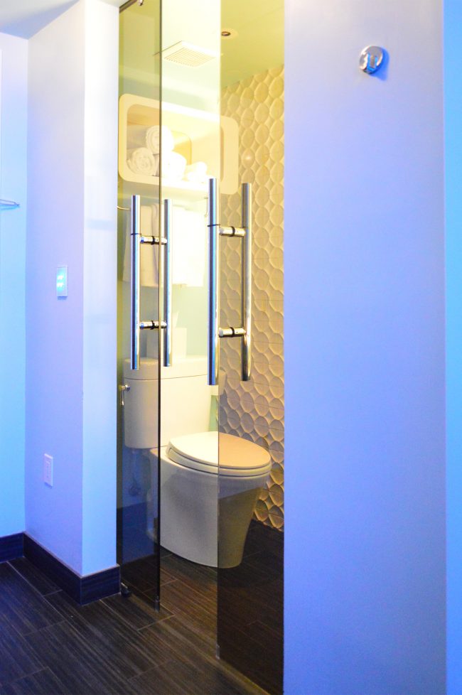 Ep88 Miami Dream Hotel Toilet 650x978