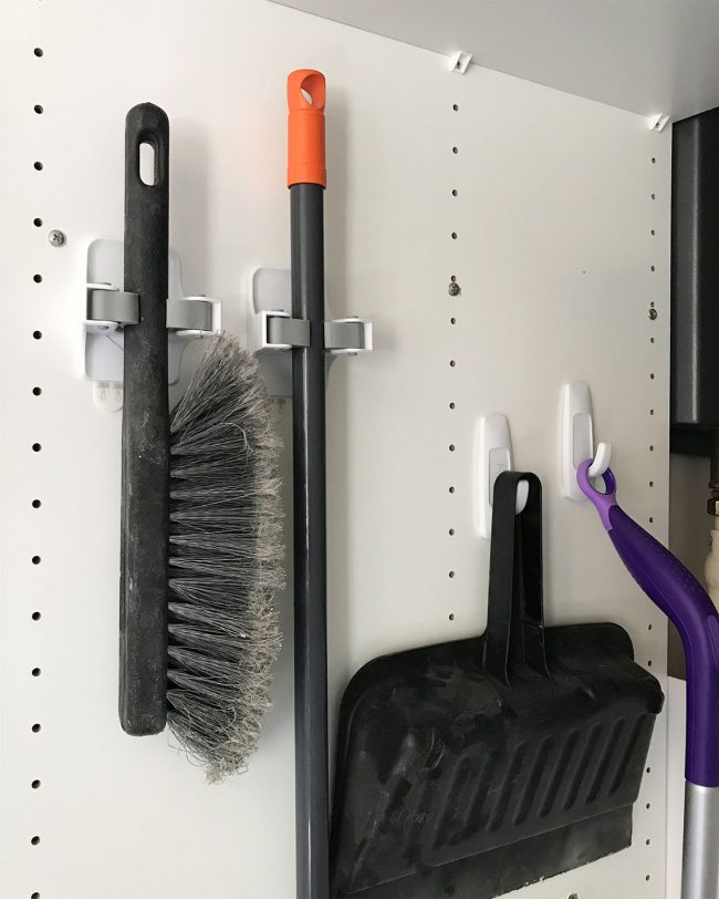 Ep97 3M Broom Gripper In Closet