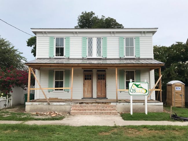 Duplex Exterior Full With Sign Porta Potty