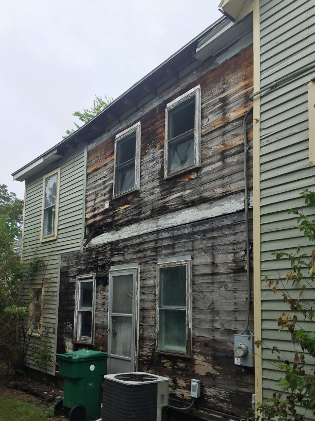 Before Photo Of Rotting Side Of Beach House With Wood Siding