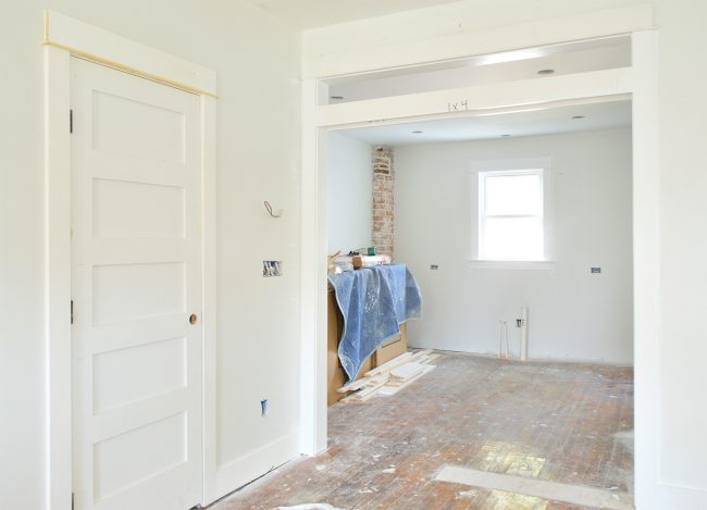 Duplex Living Room Transom With Bathroom