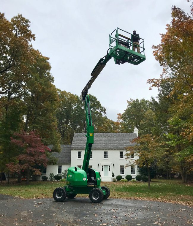 Ep119 Lance In Crane Taking Photo