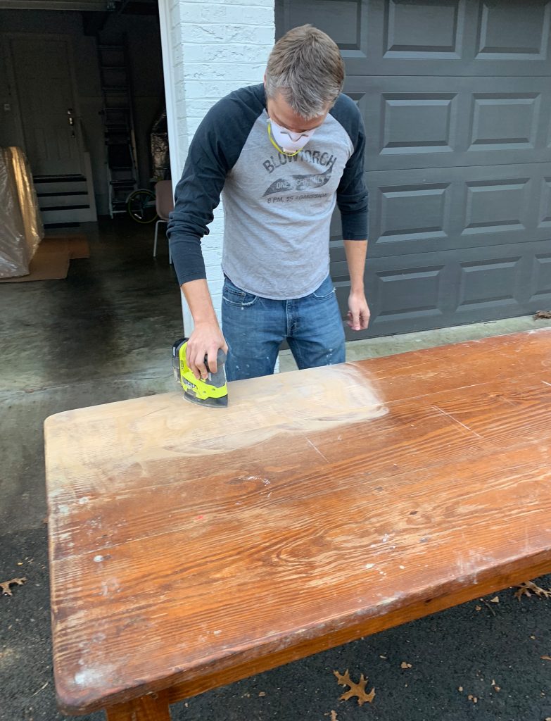 Lixando mesas de jantar John Sanding Farmhouse Table