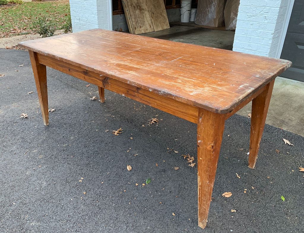 Lixando a mesa de jantar duplex antes da mesa da casa de campo