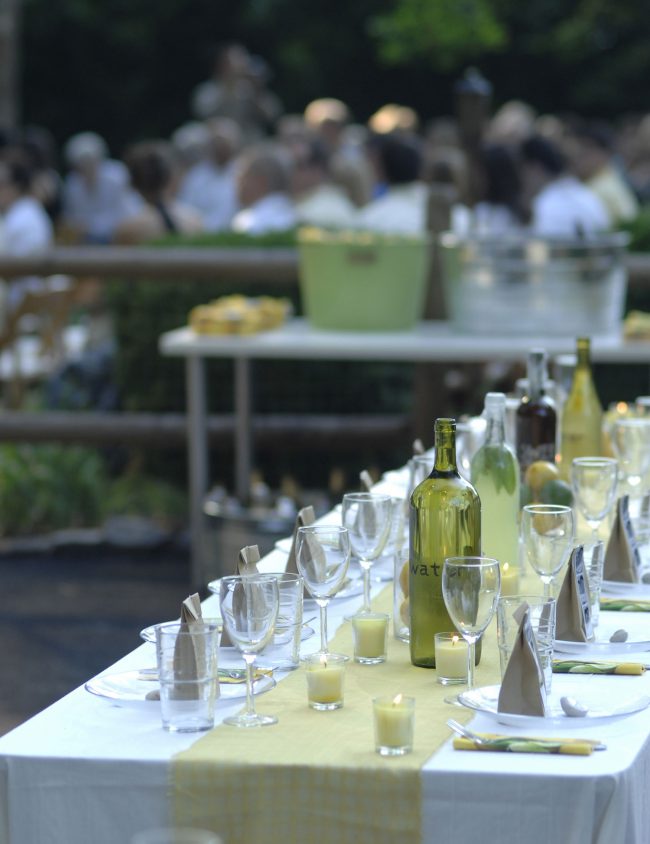 4000 Dollar Backyard Wedding Table Decor